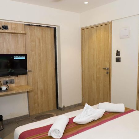 Hotel Aura Inn Airoli ,Digha 纳威孟买 外观 照片