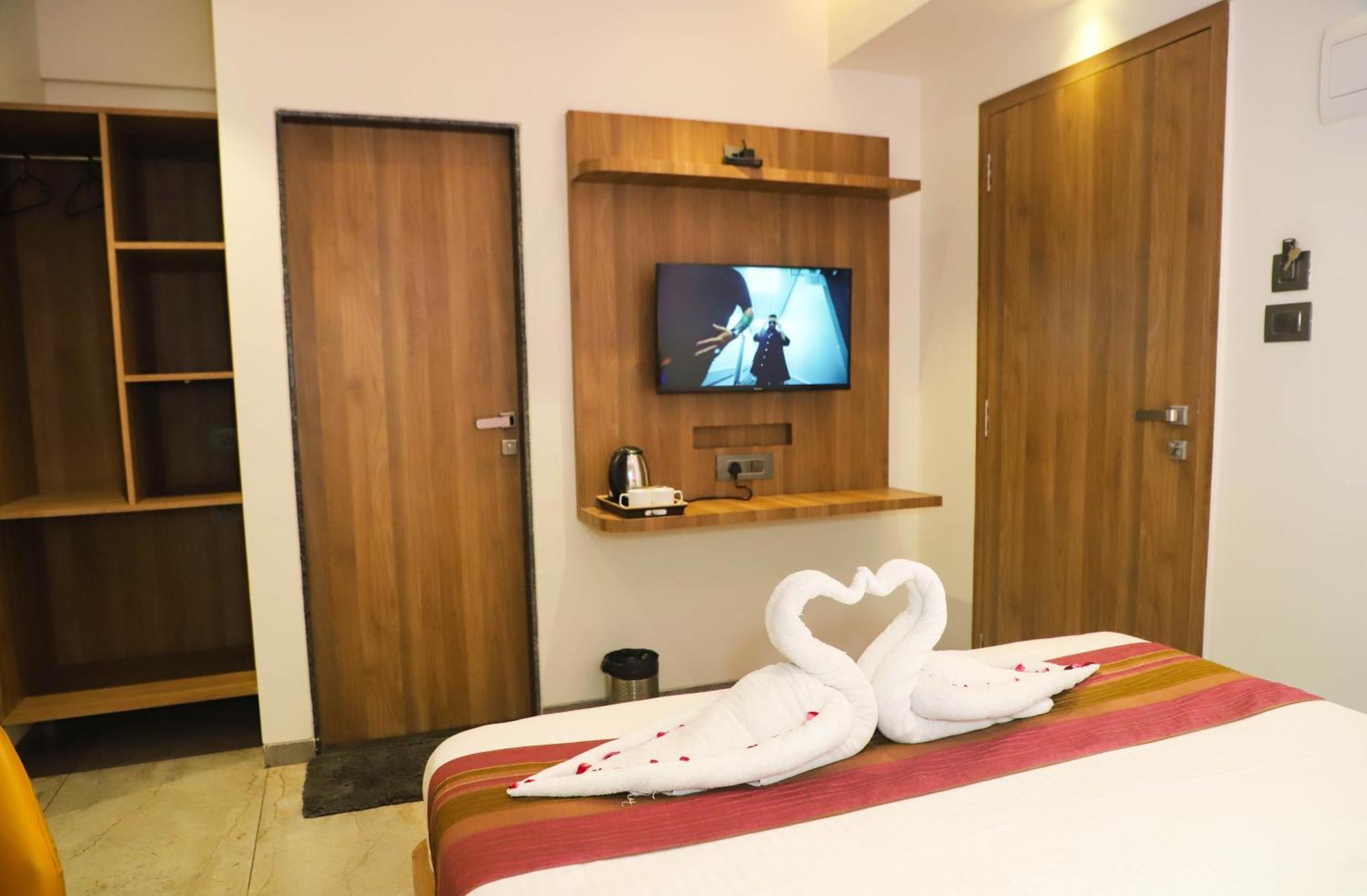 Hotel Aura Inn Airoli ,Digha 纳威孟买 外观 照片